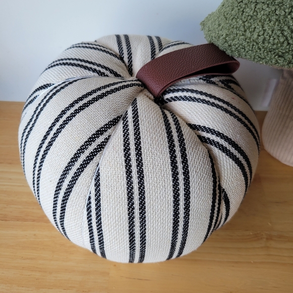 Fall Decoration Pillows Mushroom and Pumpkin Pillows - Picture 2 of 8